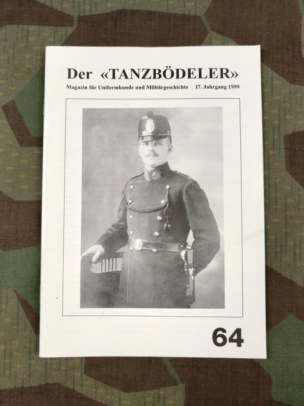 Schweizer Armee Uniformi: Der «TANZBÖDELER» Nr. 64 – Usato da Bauma venduto da SwissMilitaria