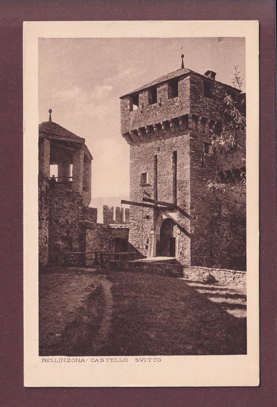 Cartoline postali: BELLINZONA - Castello Svitto – Usato da Pully venduto da nicecards