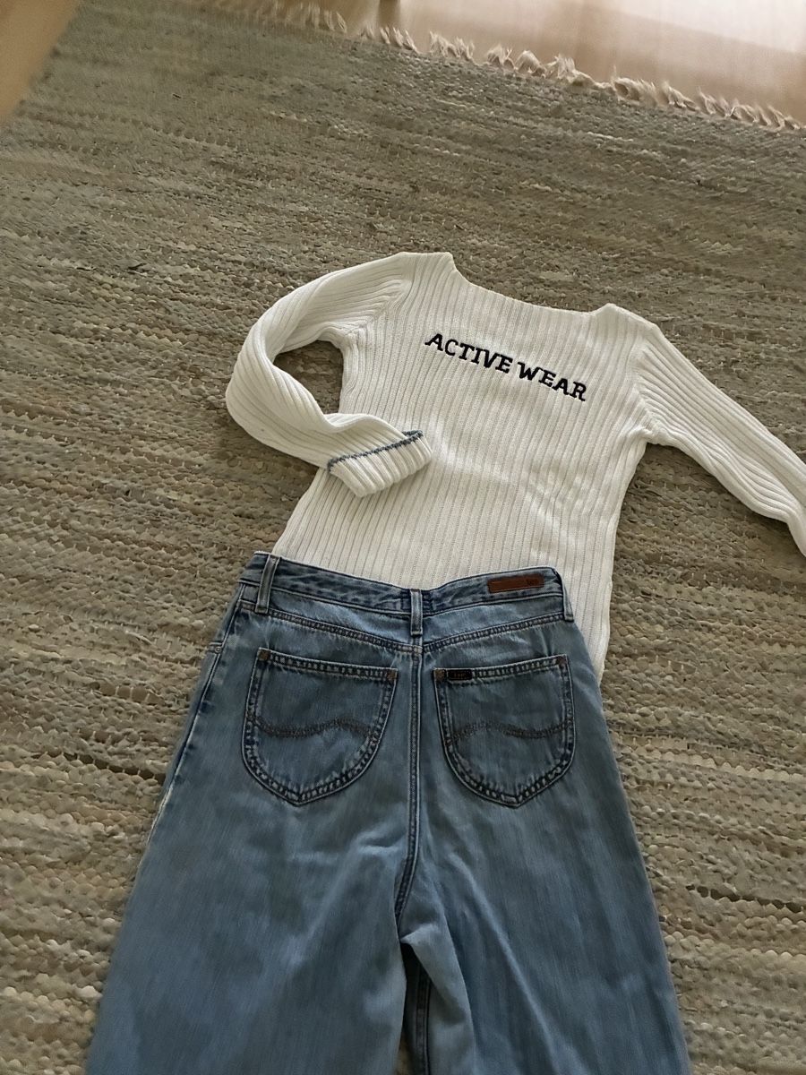 Lotti di vestiti: Lee Jeans blau und weisser Pullover. Gr. S – Usato da Dübendorf venduto da mar_s66c 5