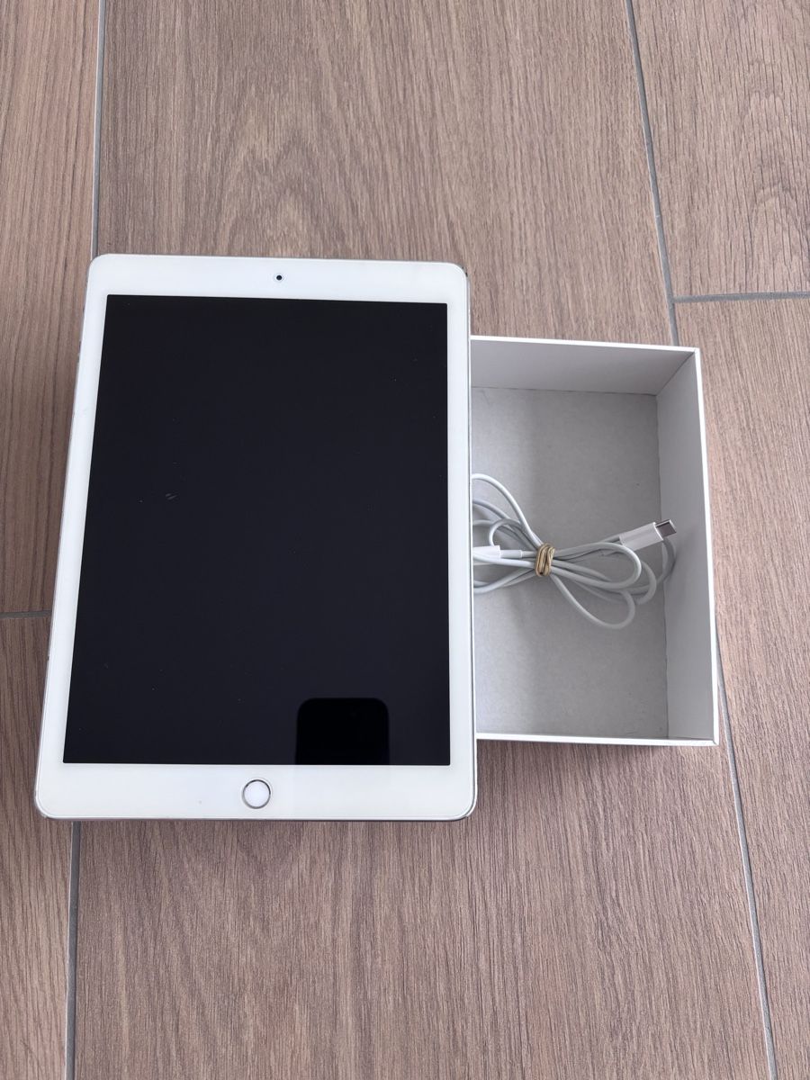 Apple Tablettes PC: iPad Air Wi-Fi 64GB Silver – D'occasion à Au SG par Sjardim 1