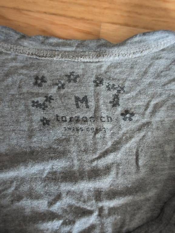 T-Shirts: 2 TShirts Gr M – Gebraucht aus Zürich von Dory12 2