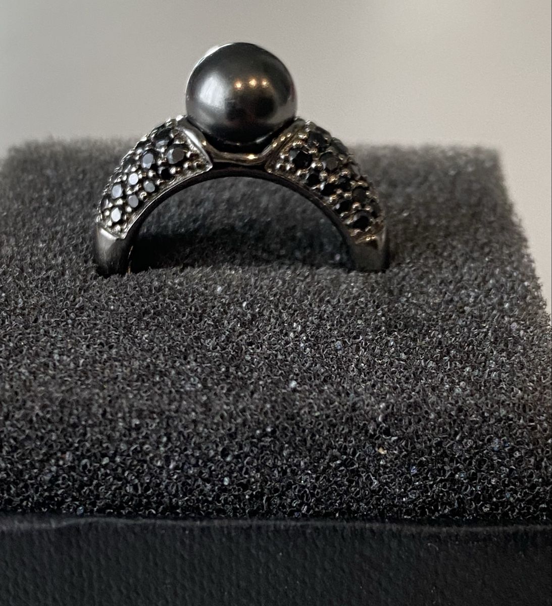 Anelli: Silber Ring  Grösse 53/54 mit schwarzen Steinen + Perle  – Nuovo (secondo la descrizione) da Engelburg venduto da Lallylala