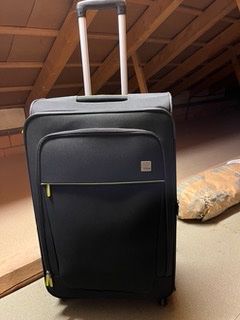 Reisekoffer: Reisekoffer schwarz mit 4 Rädern – Gebraucht aus Zürich von acinom01