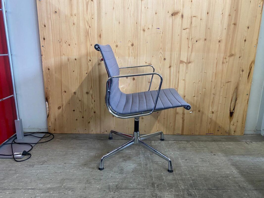 Sedie: Vitra Aluminium Chair EA 107 – Usato da St. Gallen venduto da MSMoebelhandel 3