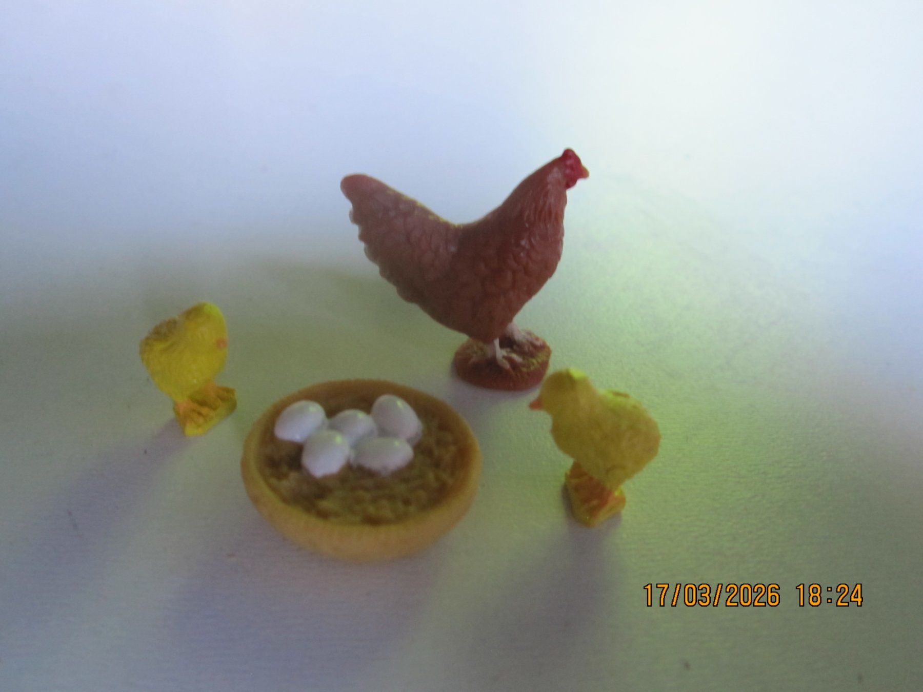 Giocattoli: Huhn mit Küken und Nest – Nuovo (secondo la descrizione) da Weier im Emmental venduto da waefler03