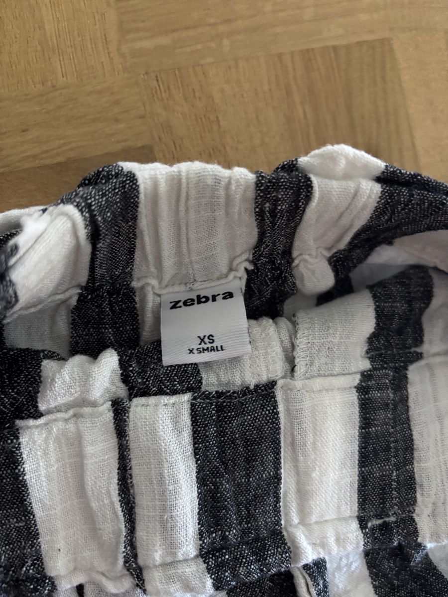 Zebra Pantaloni: Kurze Hosen / Hot Pants – Usato da Basel venduto da rebecca_b 1