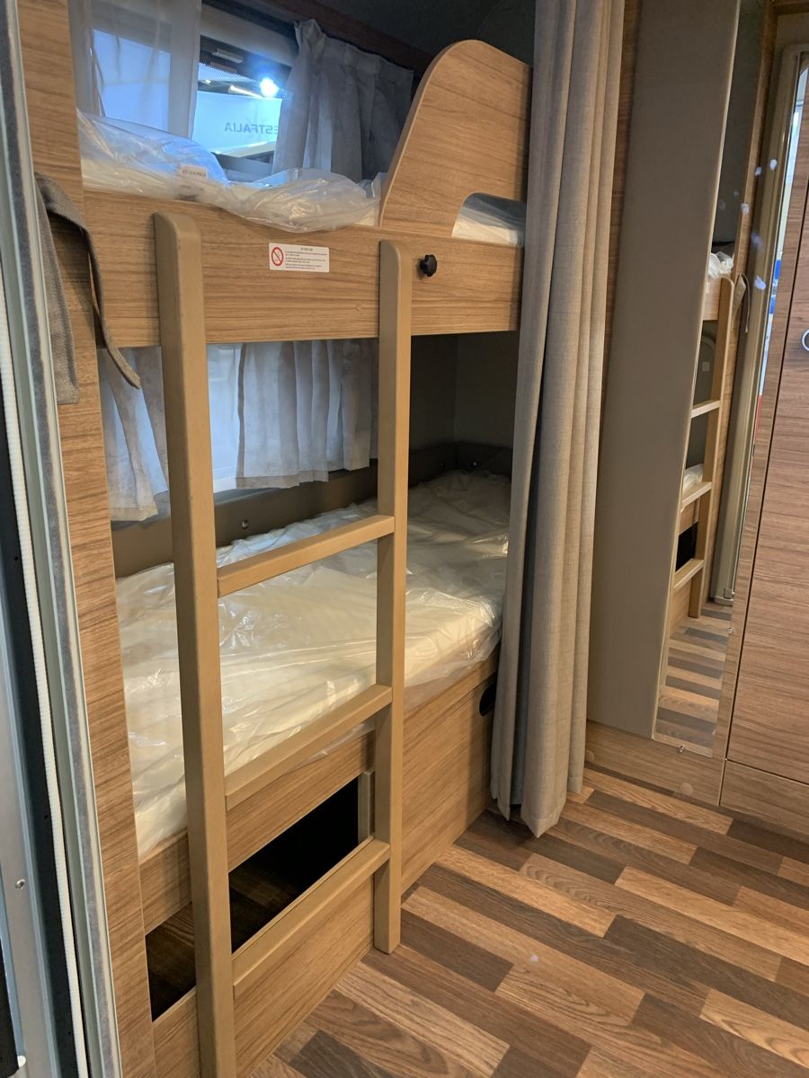 Camping Fahrzeuge: Weisberg Familien Wohnwagen – Gebraucht aus Weggis von Max.Otto 5