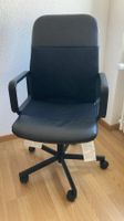 Chaise de bureau pivotante noire