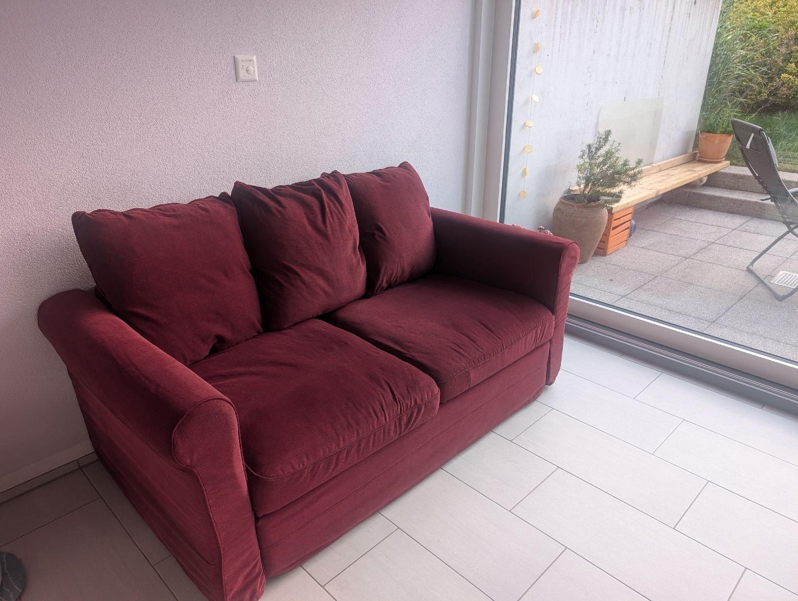Ikea Divani: Sofa set burgundy 2-seater and corner sofa very comfortable. – Usato da Binningen venduto da cor_qgz7 7