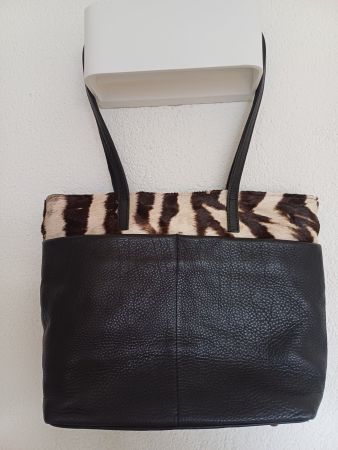 Schwarze Leder Handtasche mit Zebra-Muster, Top Zustand!