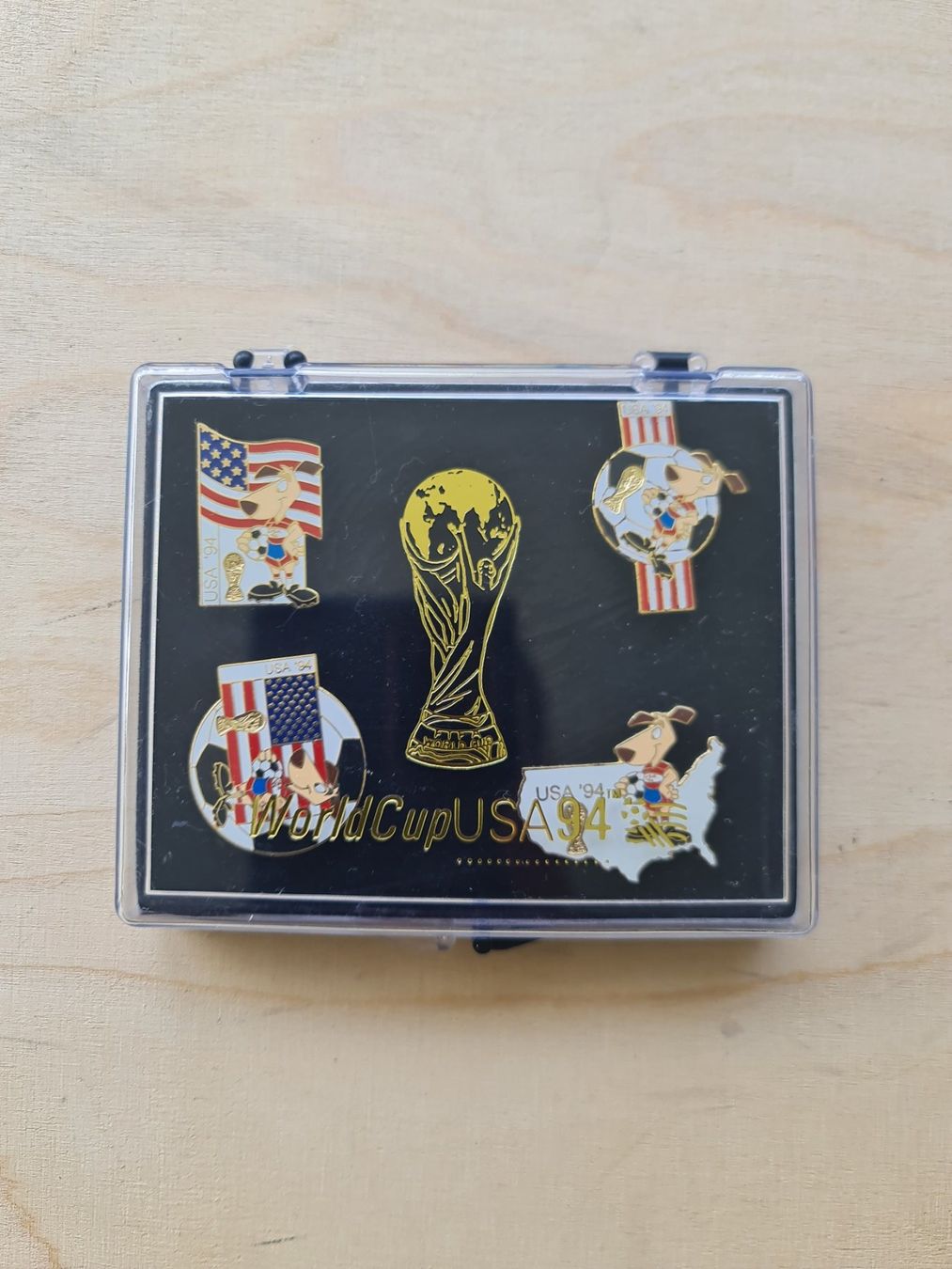 Placchette & Badge: Pins WM USA 94 – Nuovo (secondo la descrizione) da Madiswil venduto da Sandraho 1