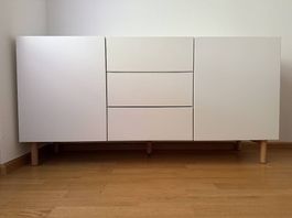 Weisse Holzkomode