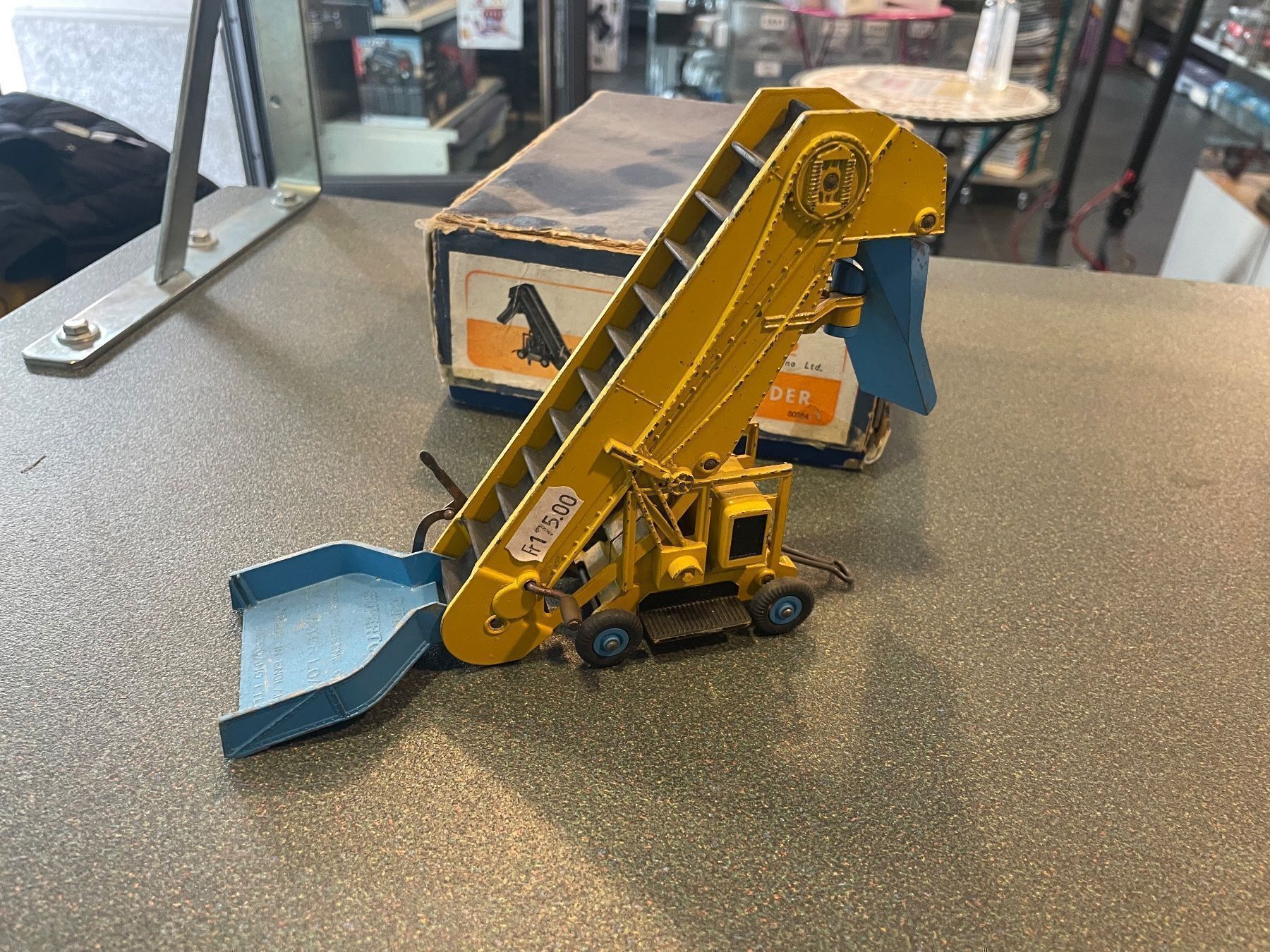 Dinky Toys Modellini d'auto: Dinky Toys 50564 Elevetor loader VINTAGE – Usato da Chiasso venduto da Carrara-Modellismo