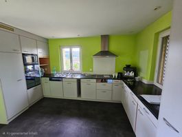 Küche weiss/grau, komplett mit Geraeten, guter Zustand