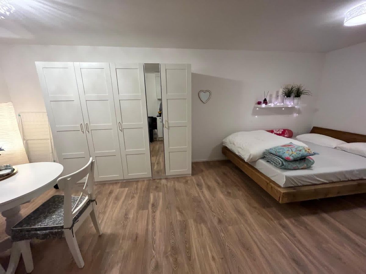 Ikea Schränke: White Wardrobe Ikea  – Gebraucht aus Zürich von fel_9gfp