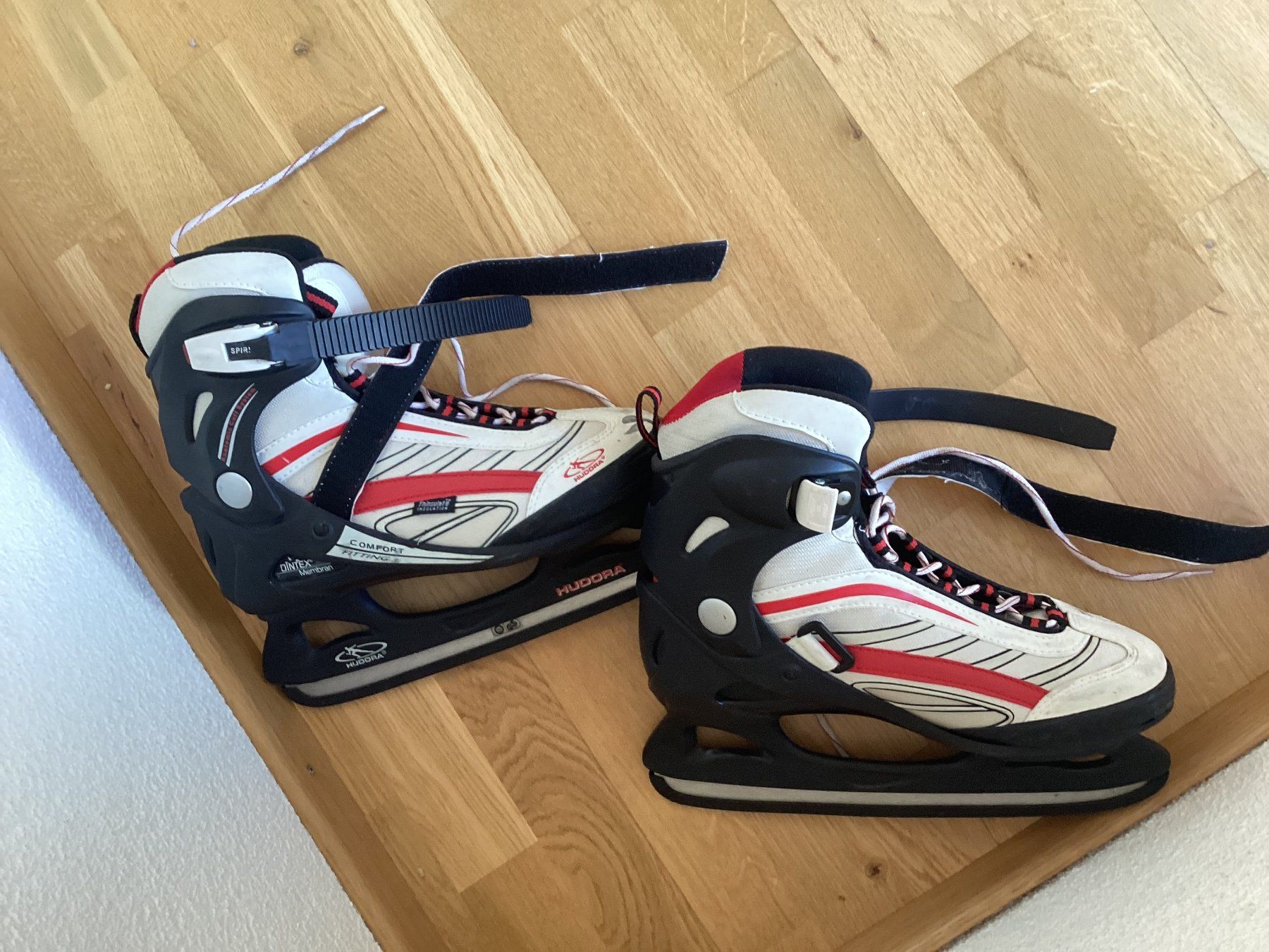 Schlittschuhe: Schlittschuhe – Gebraucht aus Wettingen von F.Buergisser 1