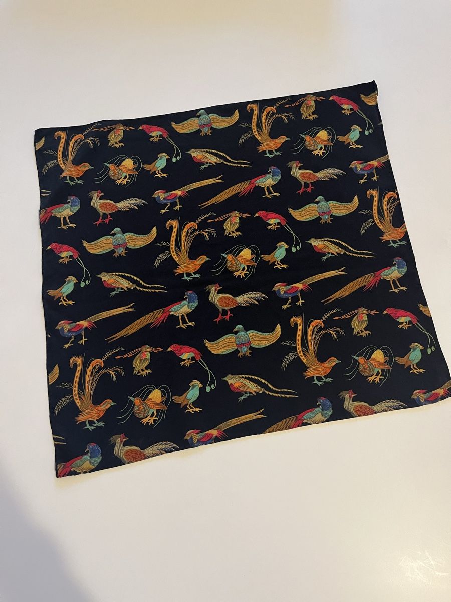 Fabric Frontline Foulards, Tücher & Schals: Fabric Frontline Tuch, Seide – Gebraucht aus Zürich von vintage_for_you