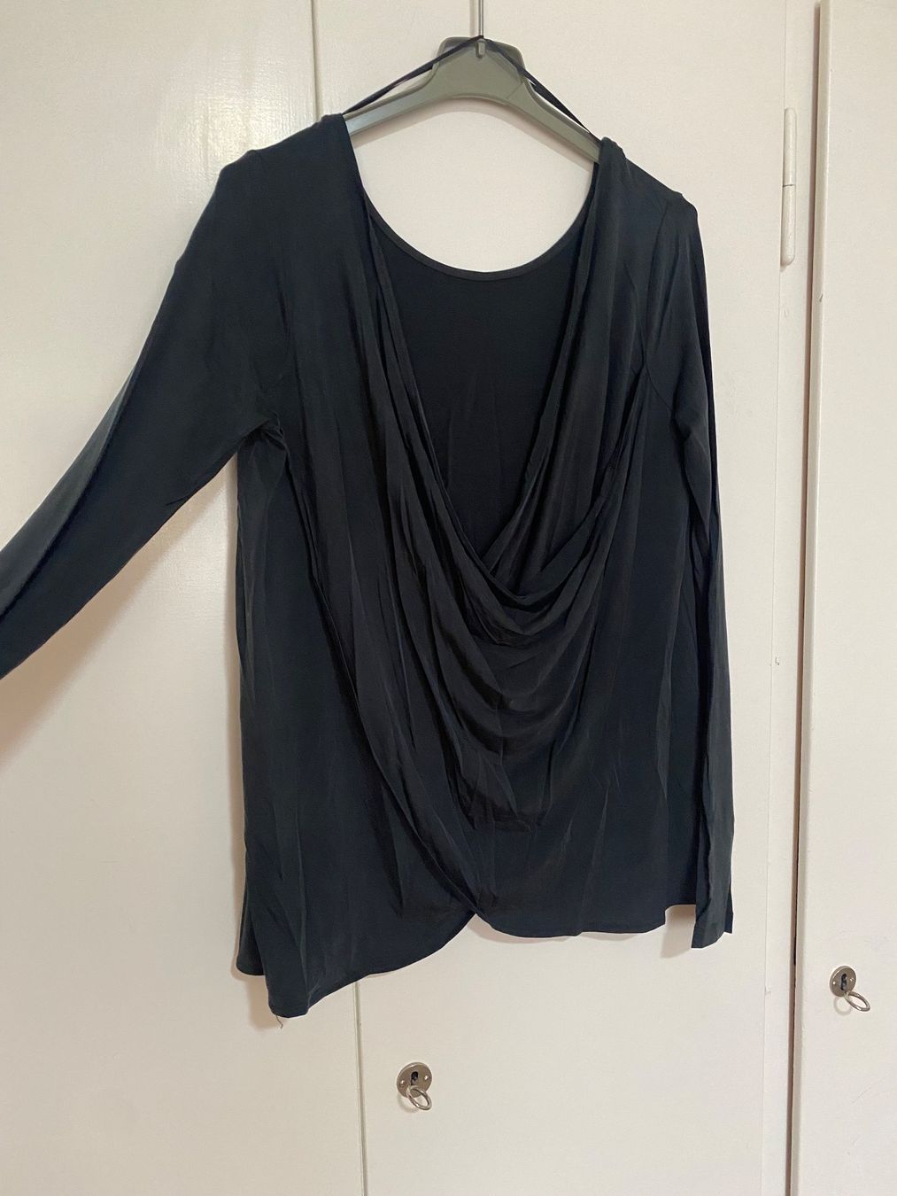 H&M Top: Top elegant, rückenfrei Gr 38 – Nuovo (secondo la descrizione) da Zürich venduto da Herbion1 2