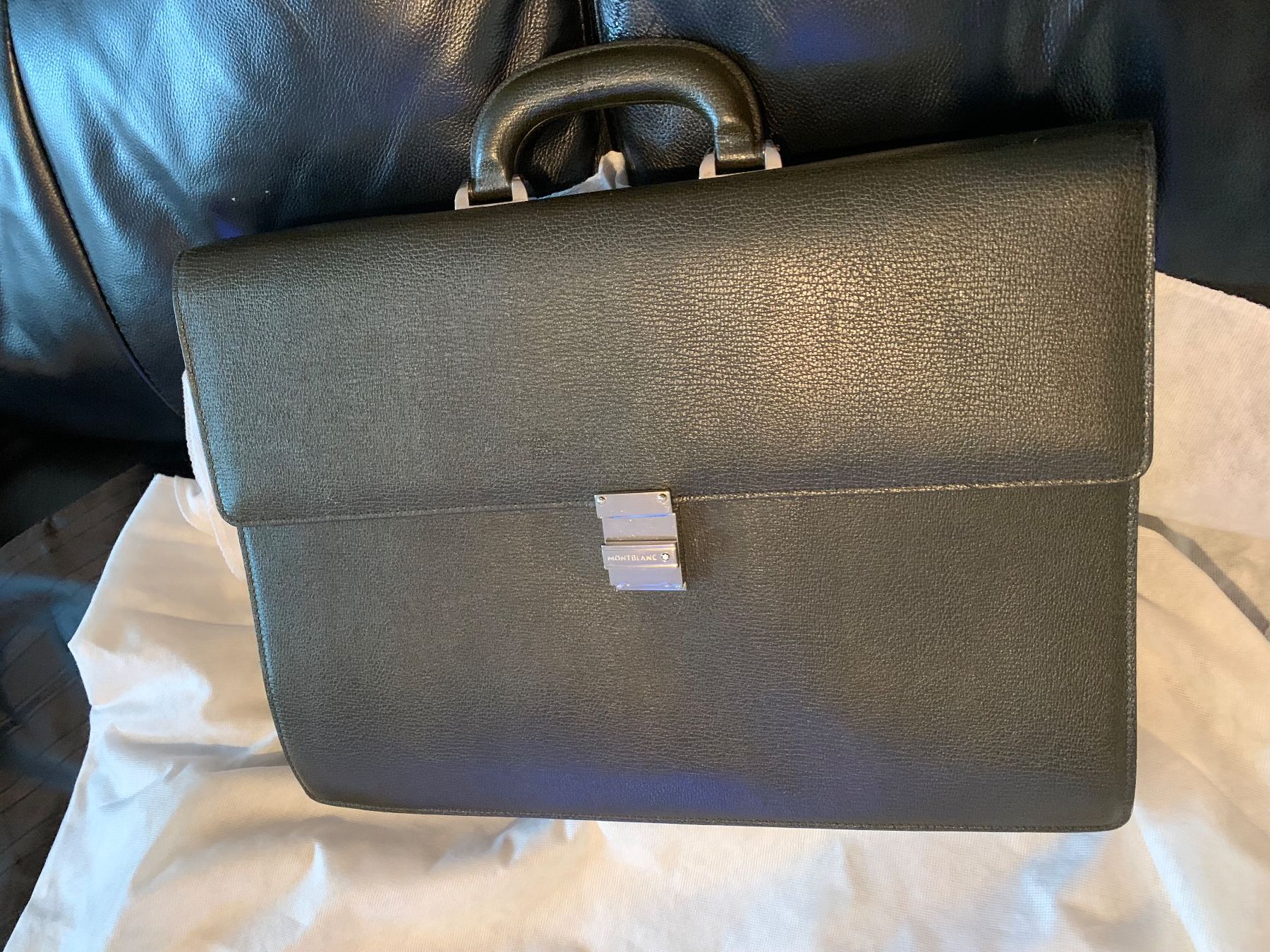 Montblanc Koffer & Taschen: Valigetta in pelle Montblanc, verde scuro. – Neu und originalverpackt aus Allschwil von pcar25
