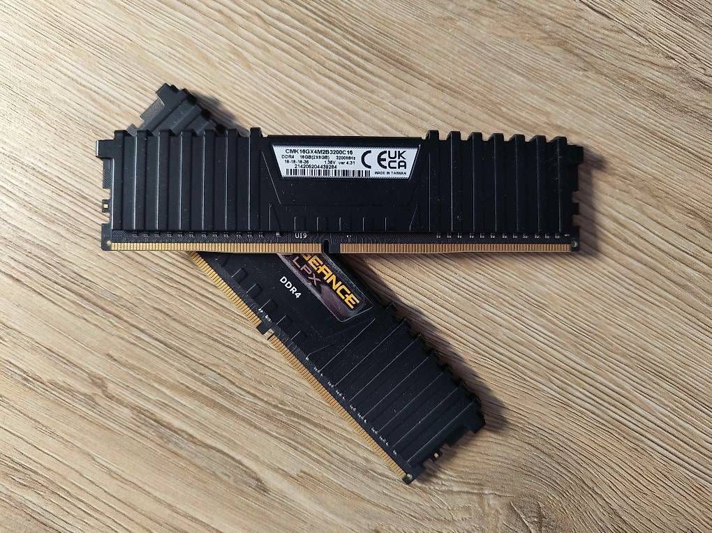 Corsair Memory / RAM: 2x8 GB DDR4 RAM – Gebraucht aus Lugano von 3L1554 3