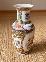 Chinesische Porzellanvase Famille Rose handbemalt 26 cm
