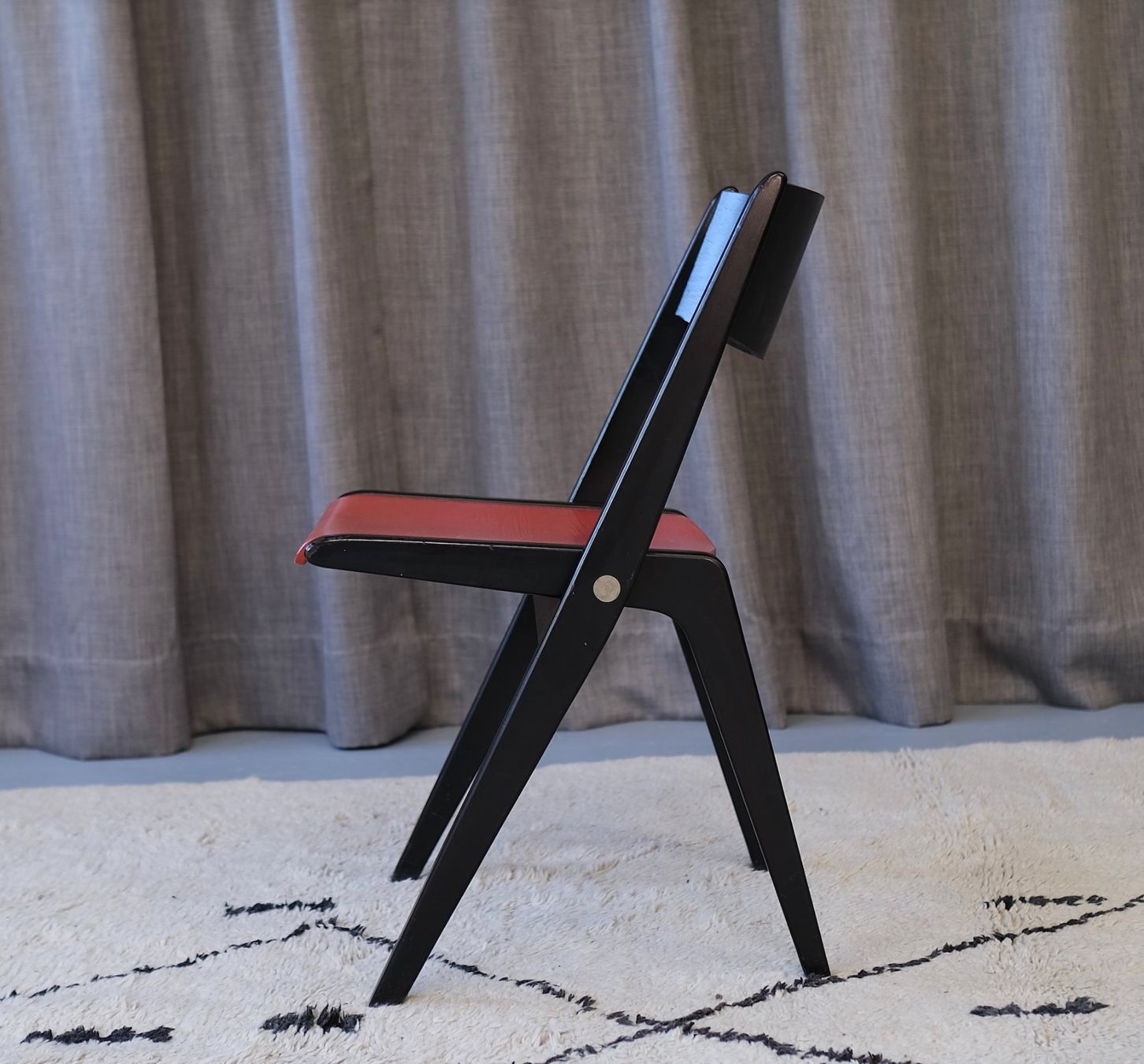 Sedie: 6 folding chairs 1950's Jean Prouvé style – Usato da Bern venduto da Zmodern_VIN 6