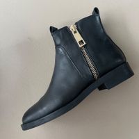 ZARA TRAFALUC Stiefeletten 🖤