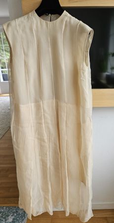 Rochas wunderschönes Sommerkleid in schöner Pfirsichfarbe