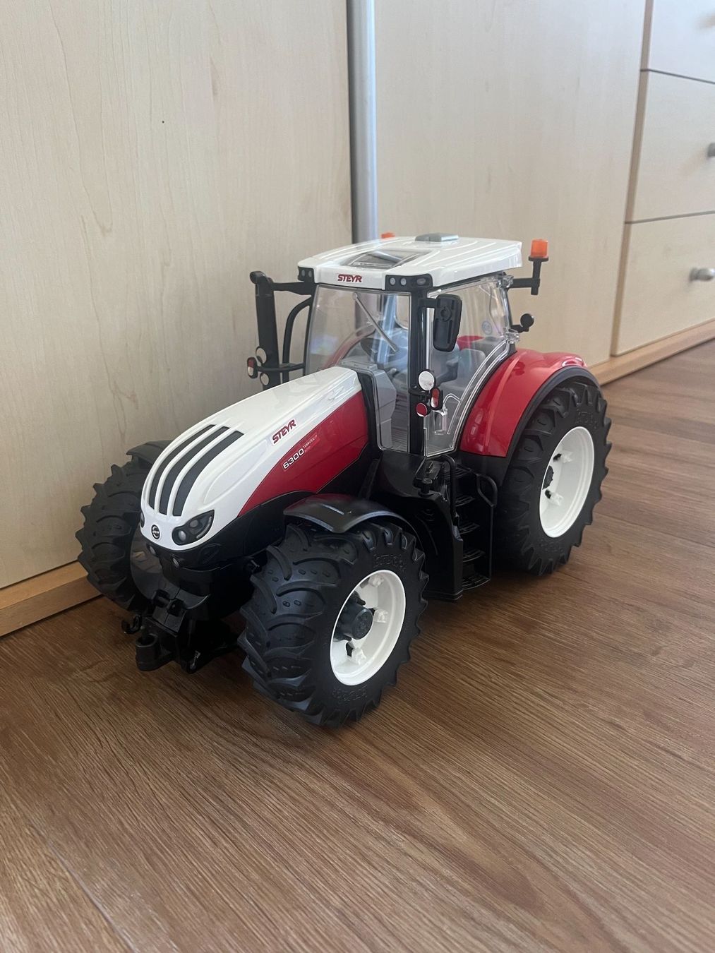 Bruder Giocattoli: Bruder Traktor Steyr – Usato da Sempach Station venduto da brausechopf 1