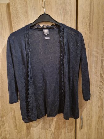 Strickjacke mit Spitze, Grösse M, Top!