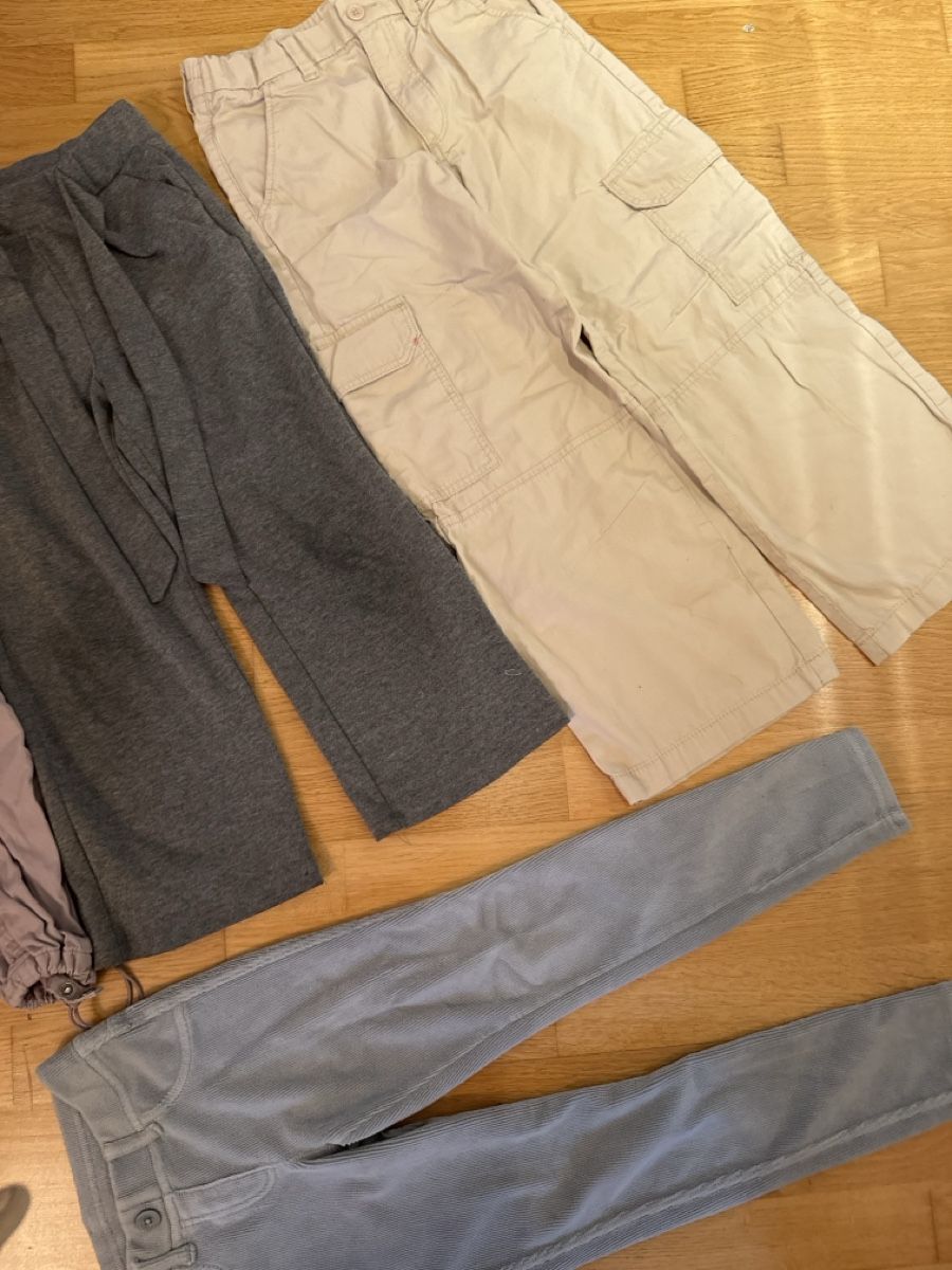 Pantaloni: 4 Mädchen Hosen 128-134 – Usato da Wädenswil venduto da dorodi 2
