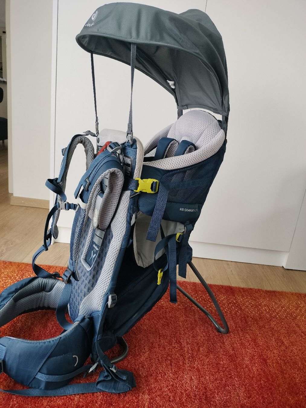 Deuter Bauch- & Rückentragen: Deuter Kraxe kid comfort active mit Sonnendach  – Gebraucht aus Meinier von  4