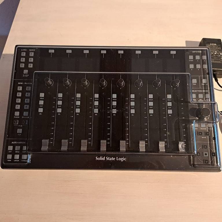 Systèmes de contrôle: Solid State Logic UF8 – D'occasion à Bonstetten par tonalent 2