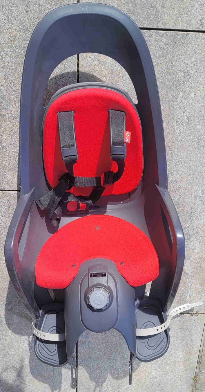 Hamax Seggiolini per auto: Velokindersitz Hamax Caress schwarz/rot gebraucht – Usato da Bözberg venduto da Dave17 1