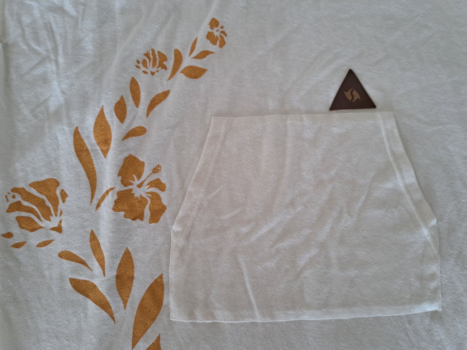 Accappatoi: Bade/Surf Poncho, weiss mit Hibiskusblüten – Nuovo e nell'imballaggio originale da Thalwil venduto da Pescara13 1