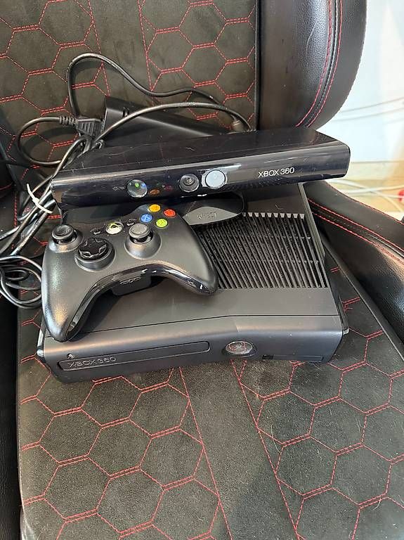 Microsoft Konsolen: Xbox 360 + Kinect – Gebraucht aus Le Brassus von pau_6yqn