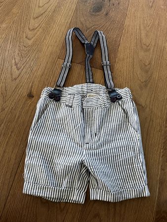 Coole Shorts mit Hosenträgern Größe 86