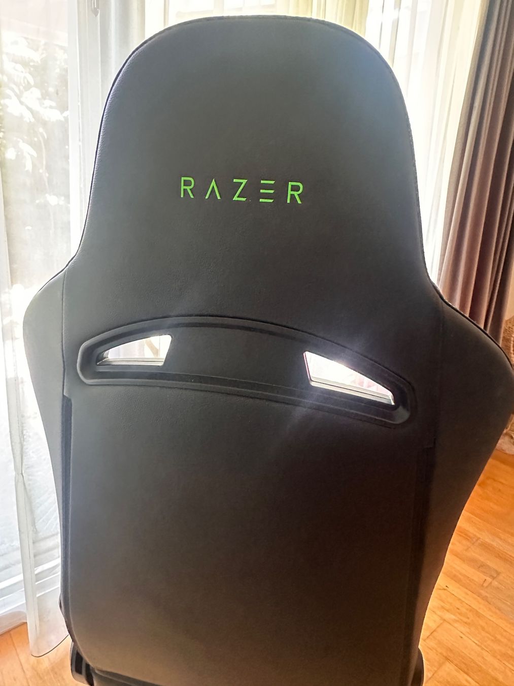Razer Stühle: Razer Iskur Ergonomischer Gaming-Stuhl – Gebraucht aus Zürich von Alexandra.cbs 2