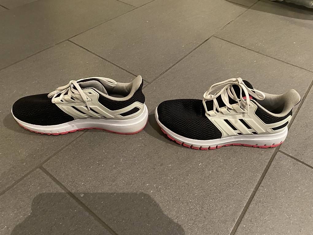 Adidas Scarpe da donna: Adidas Turnschuhe Grösse 40 – Usato da Oberrohrdorf venduto da Desteny1 2