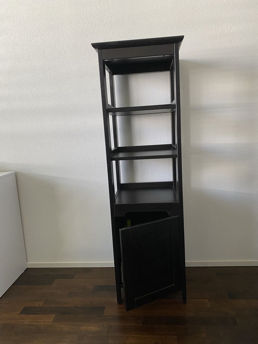 Scaffali: Schwarzes Regal mit einer Türe und offenen Fächern – Usato da Zürich venduto da lau_j9gg
