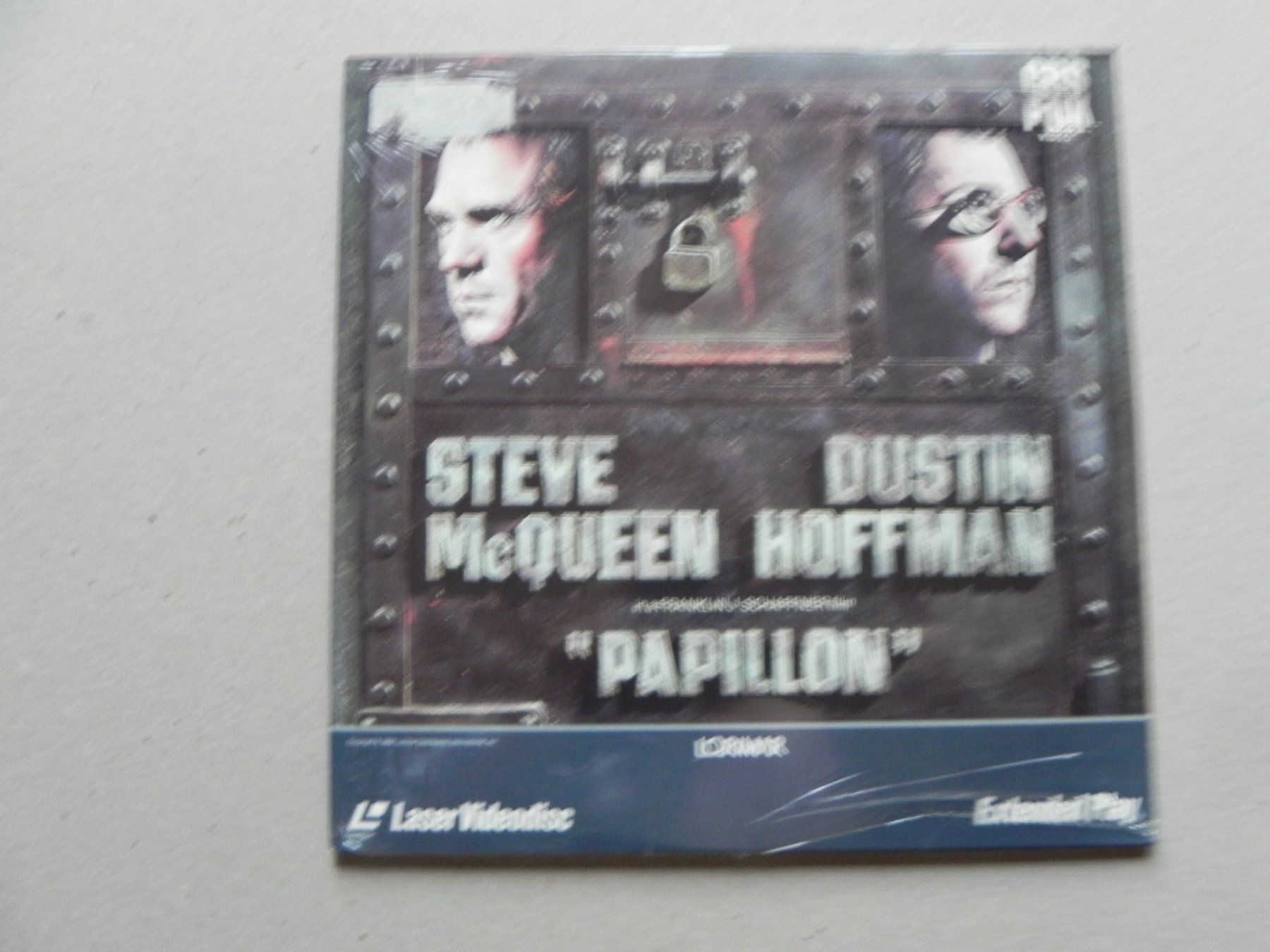 Alle DVDs: Mint Laserdisc Film Papillon Engl. Sprache McQueen / Hoffman – Neu und originalverpackt aus Siebnen von krimsie