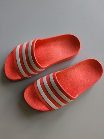 Adidas Adilette Badeschuhe Grösse 38