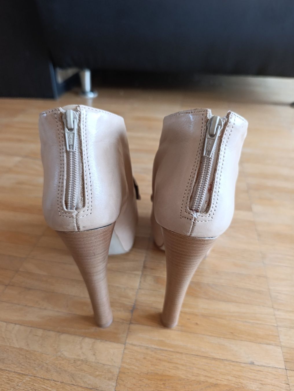 Stuart Weitzman Scarpe da donna: ALDO Beige Peep Toe Ankle Boots Gr 40. – Usato da Zürich venduto da VorlonShadow 2