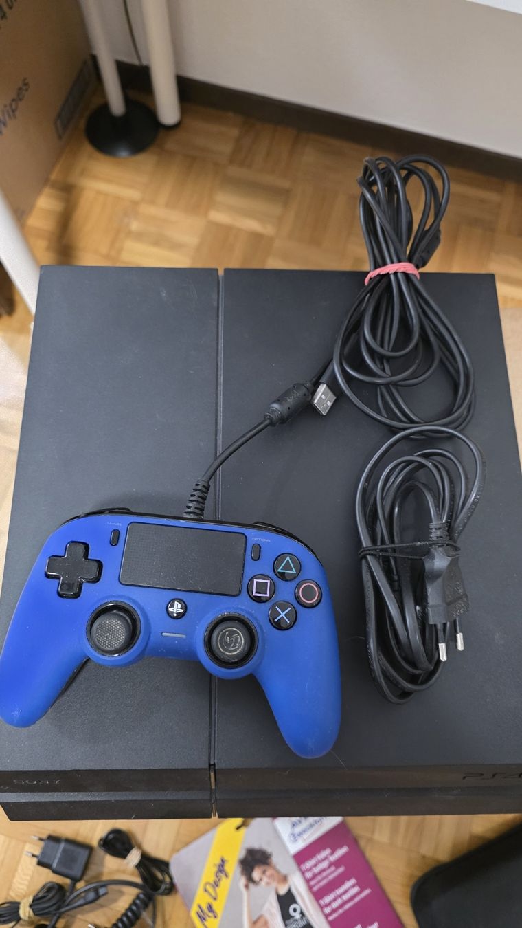 Sony Console: Playstation 4 Slim 500GB con controller blu - Ottima! – Usato da Cadro venduto da hug_gh9z