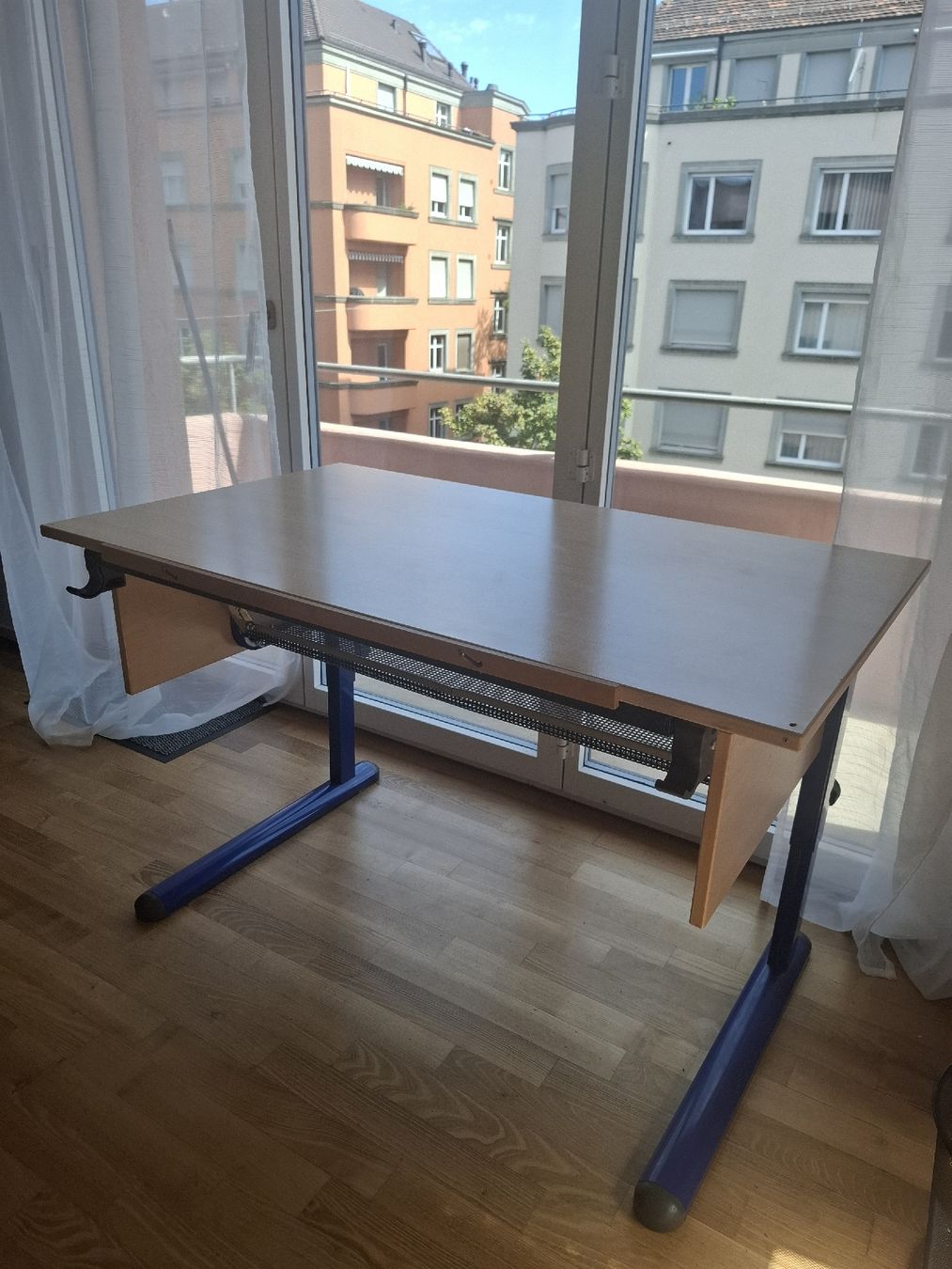 Scrivanie: Einstellbarer Schreibtisch – Usato da Zürich venduto da cyr_2sys 1