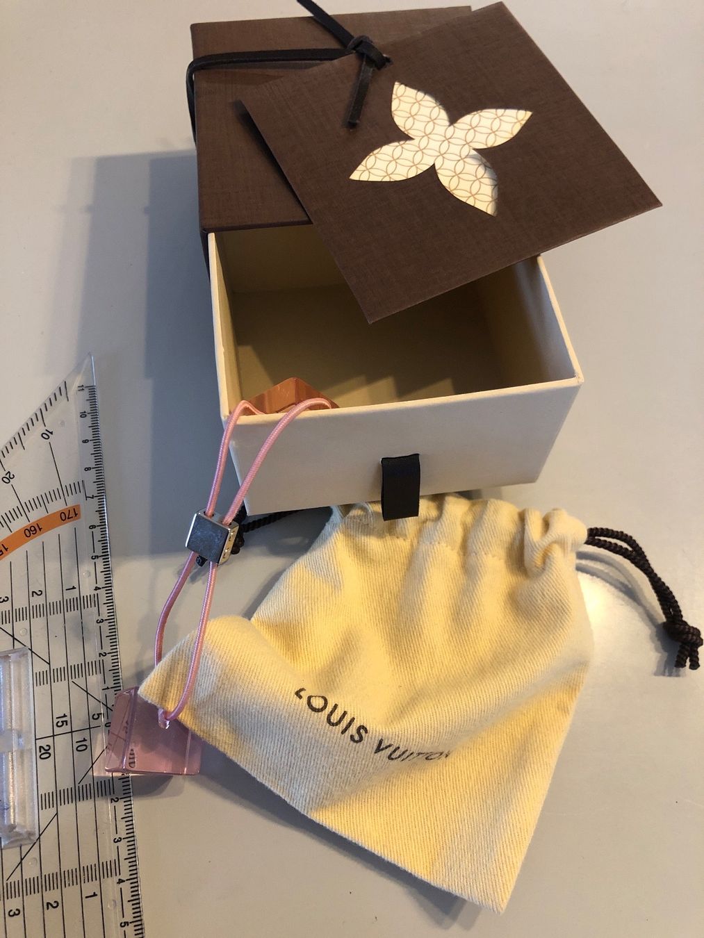 Louis Vuitton Accessori per capelli: Original Louis Vuitton Zopfband – Usato da Basel venduto da jrdn9 4