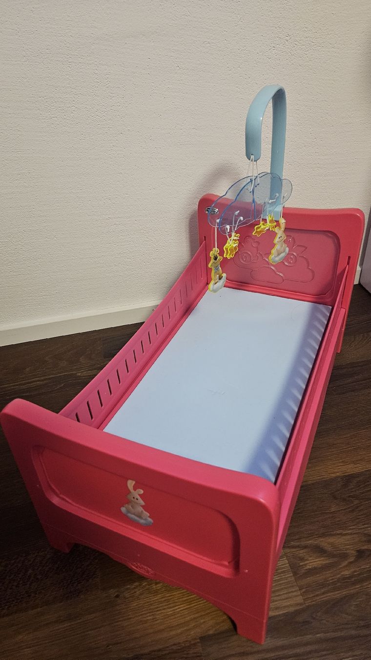 Spielzeuge: Puppenbett – Gebraucht aus Rikon im Tösstal von fragolina40