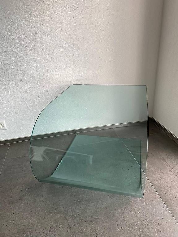 Tables: Table appoint verre courbé  – D'occasion à Conthey par crittin1 1