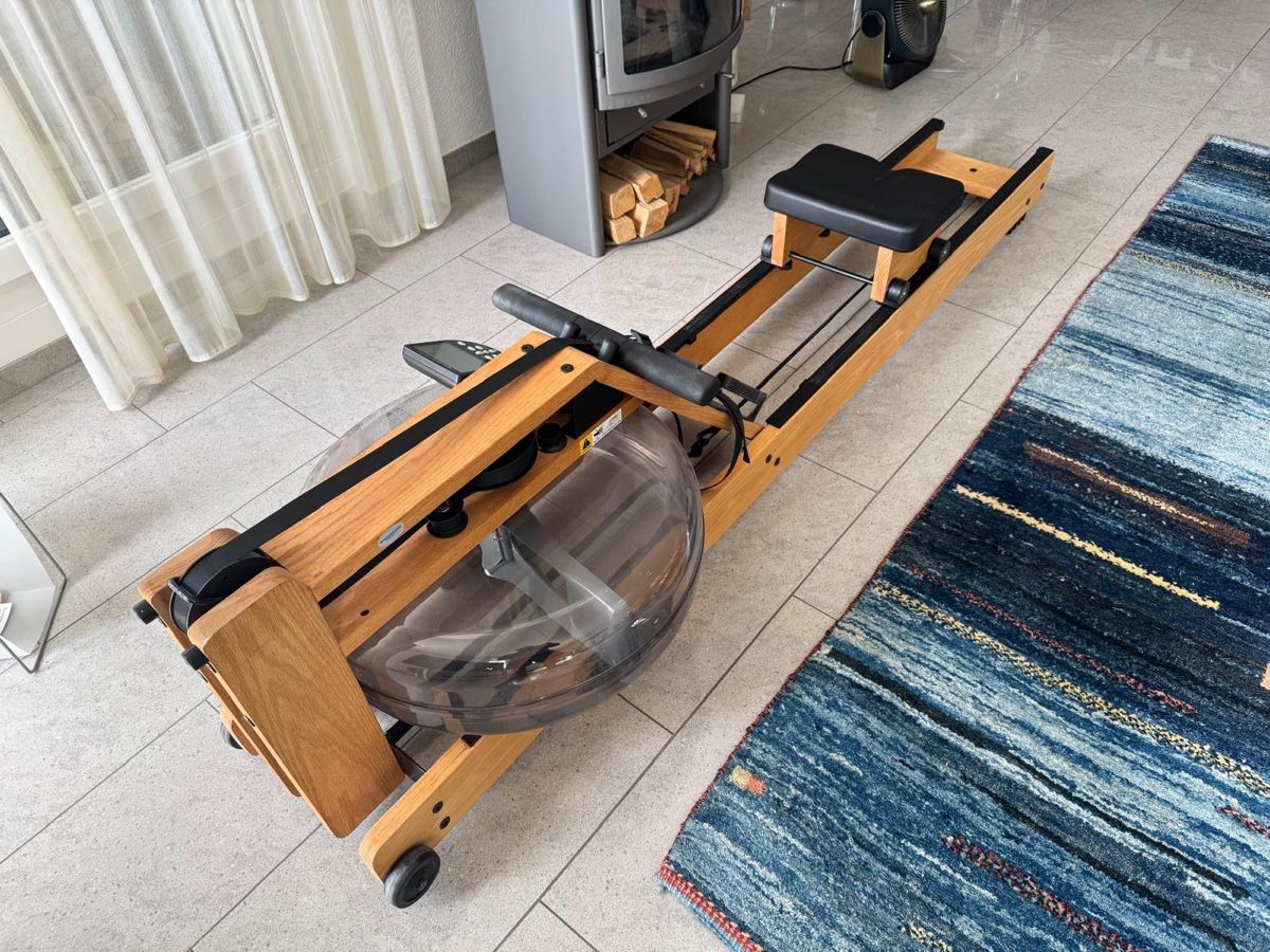 WaterRower Vélos d'appartement: Rudertrainer WaterRower Eichenholz – D'occasion à Ostermundigen par Malediva
