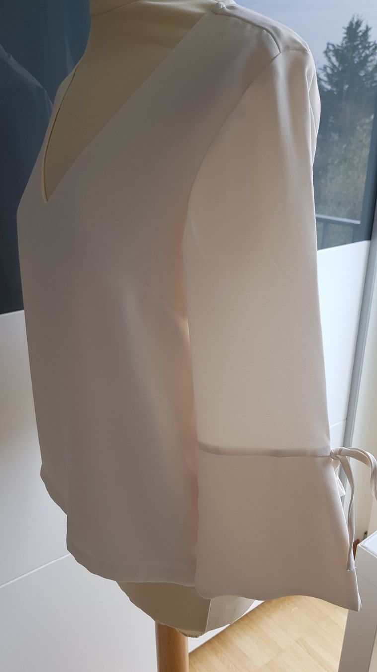 H&M Camicette: Bluse von H&M mit Trompetenärmel – Nuovo (secondo la descrizione) da Geuensee venduto da sonnenstunden 1